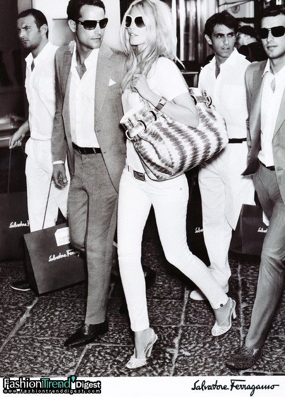 08ďV棺Claudia Schiffer by Mario TestinoDƬ